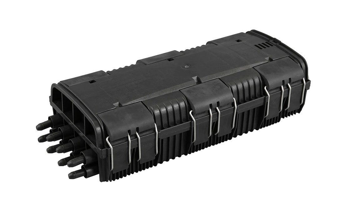 Fiber optic closure with splice trays